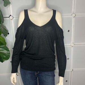 Trouve Black Lightweight Cold Shoulder Sweater Size Small
